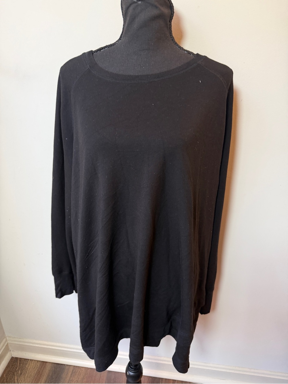 Avenue Black Tunic Sweater Plus Size 26/28 Long Sleeve Lightweight Knit Top